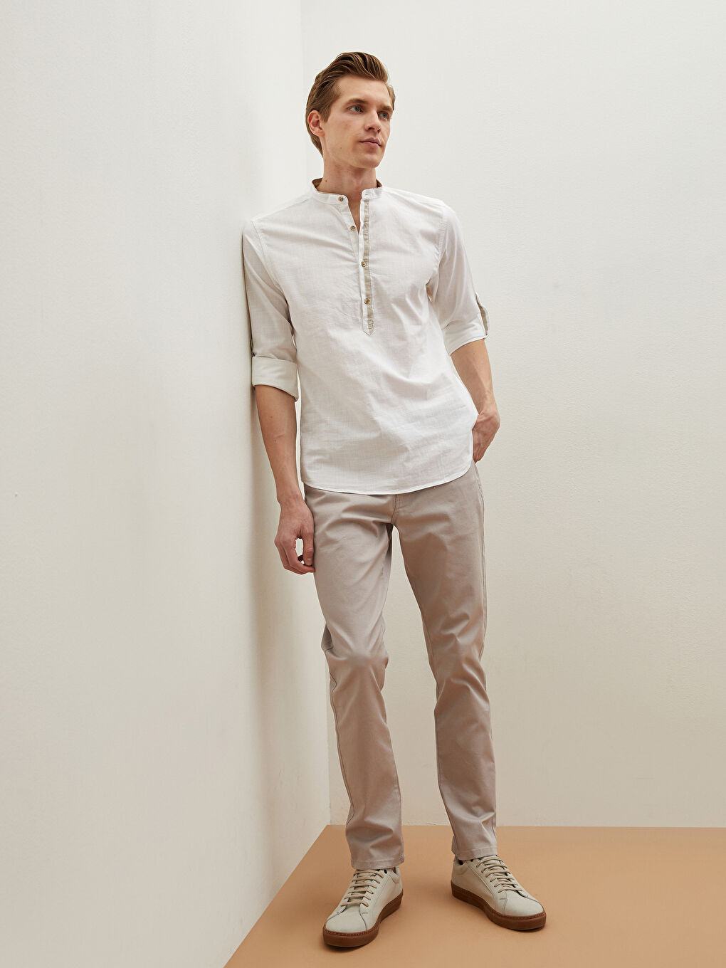 Beyaz Slim Fit Uzun Kollu Hakim Yaka Poplin Gömlek-4