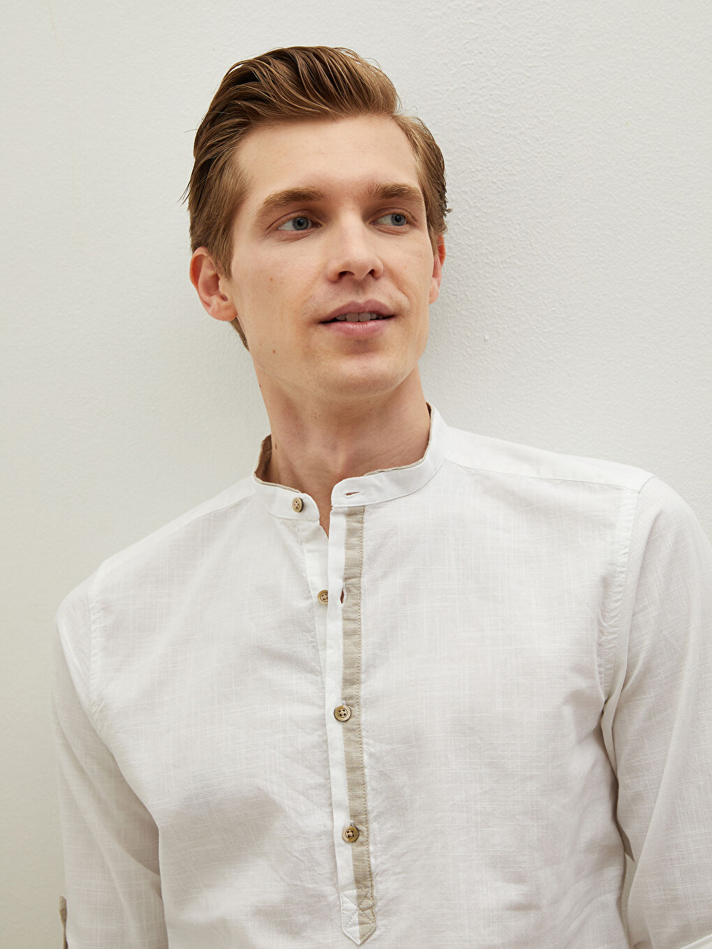 Beyaz Slim Fit Uzun Kollu Hakim Yaka Poplin Gömlek-1