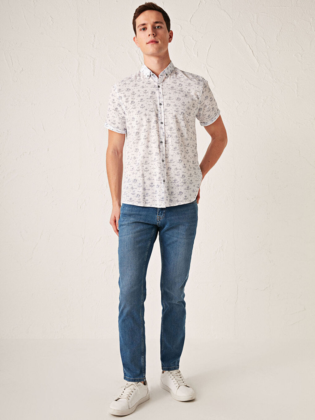 Beyaz Slim Fit Kısa Kollu Desenli Poplin Gömlek-3