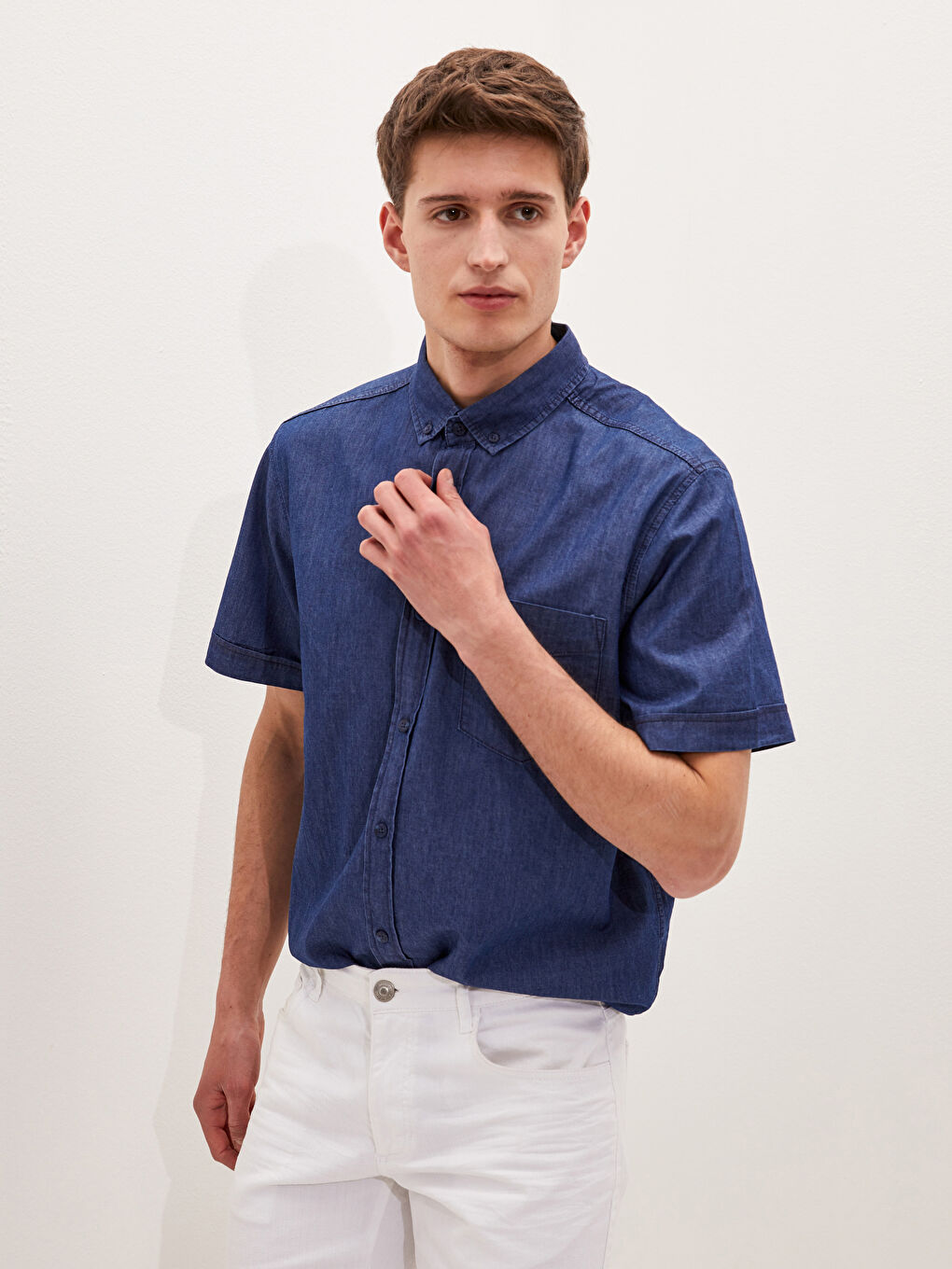 قميص جينز رجالي بأكمام طويلة وقصة عادية