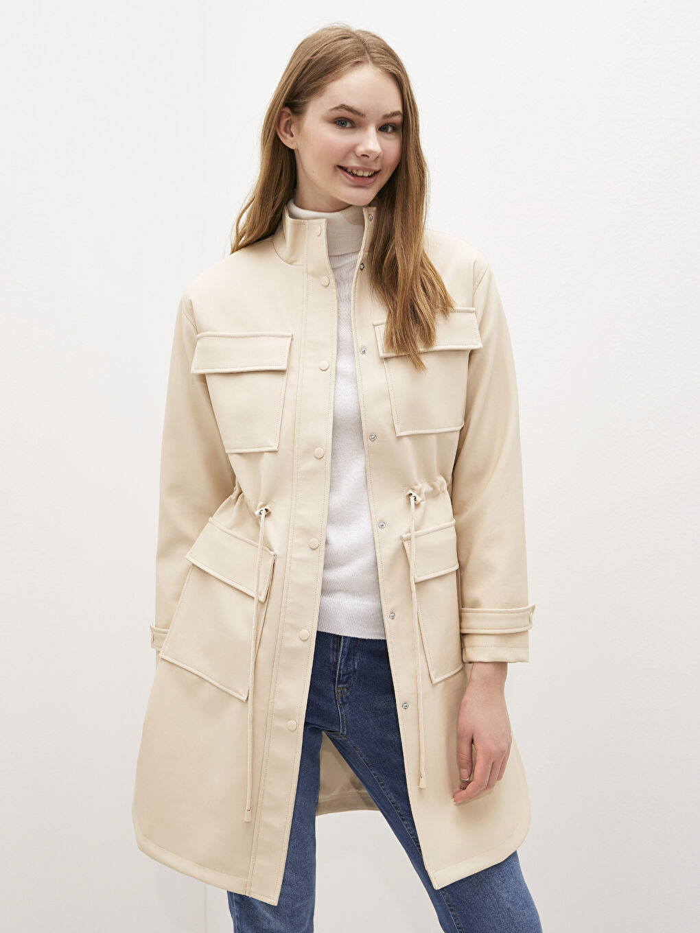 Bej Dik Yaka Düz Uzun Kollu  Kadın Deri Görünümlü Mont