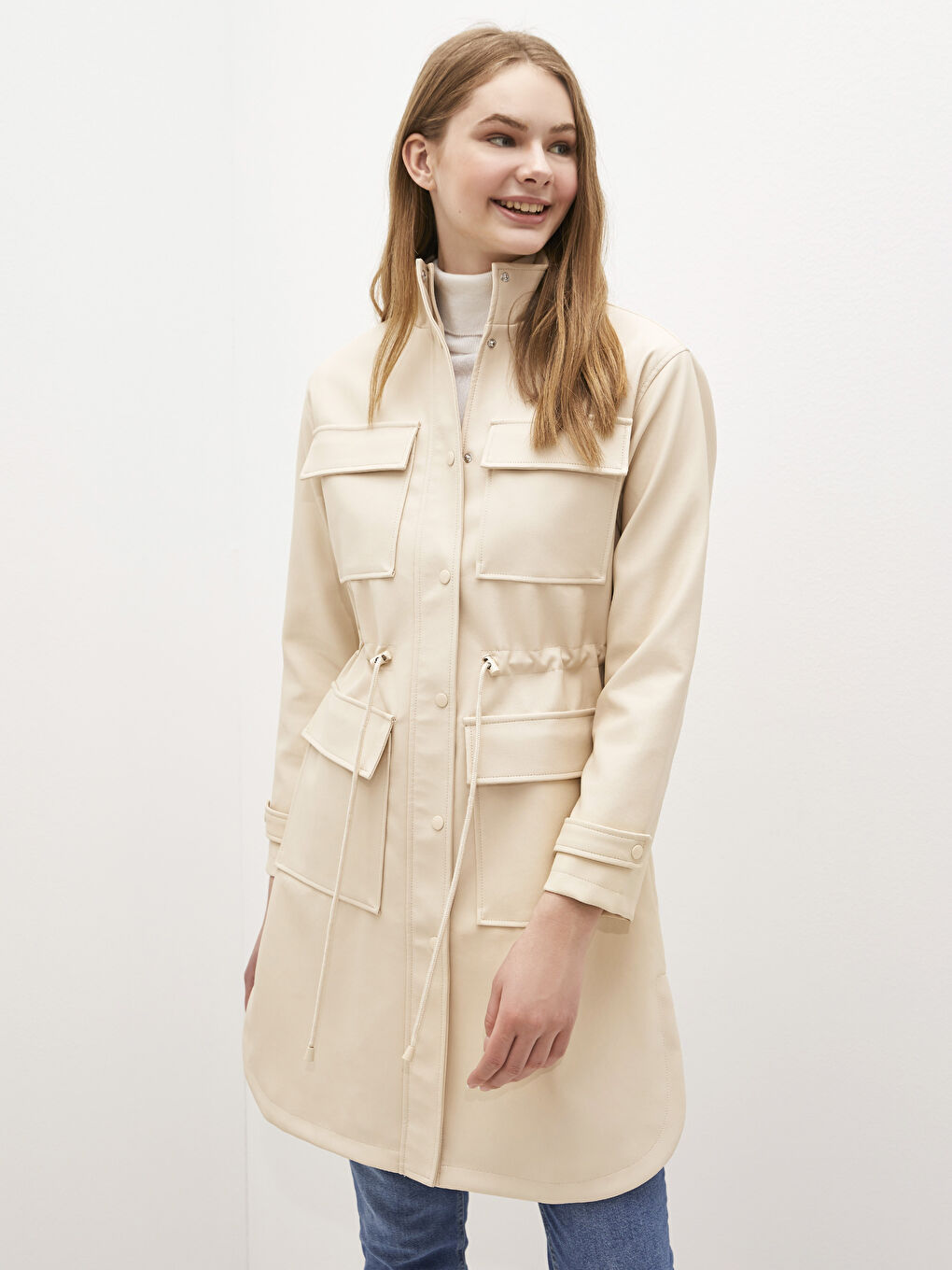 Bej Dik Yaka Düz Uzun Kollu  Kadın Deri Görünümlü Mont-1