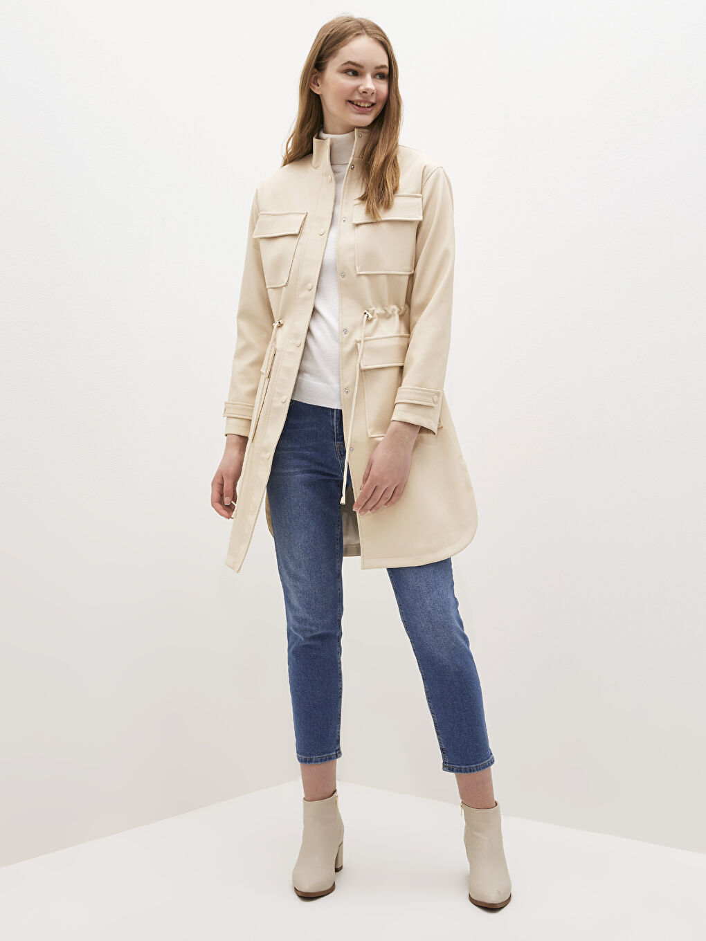 Bej Dik Yaka Düz Uzun Kollu  Kadın Deri Görünümlü Mont-2