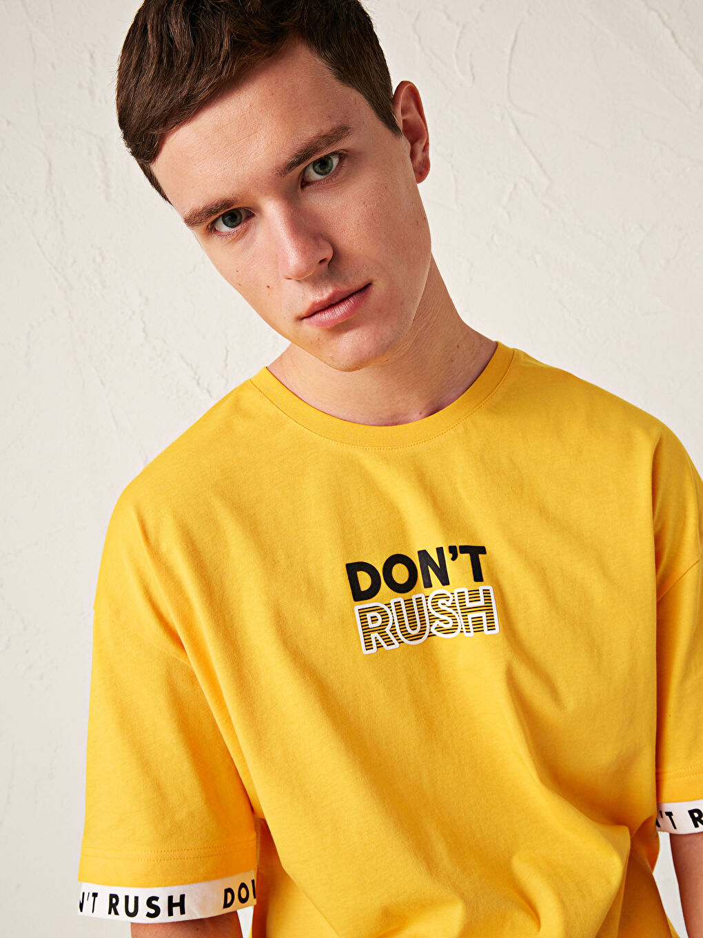 Sarı Oversize Bisiklet Yaka Baskılı Penye Tişört