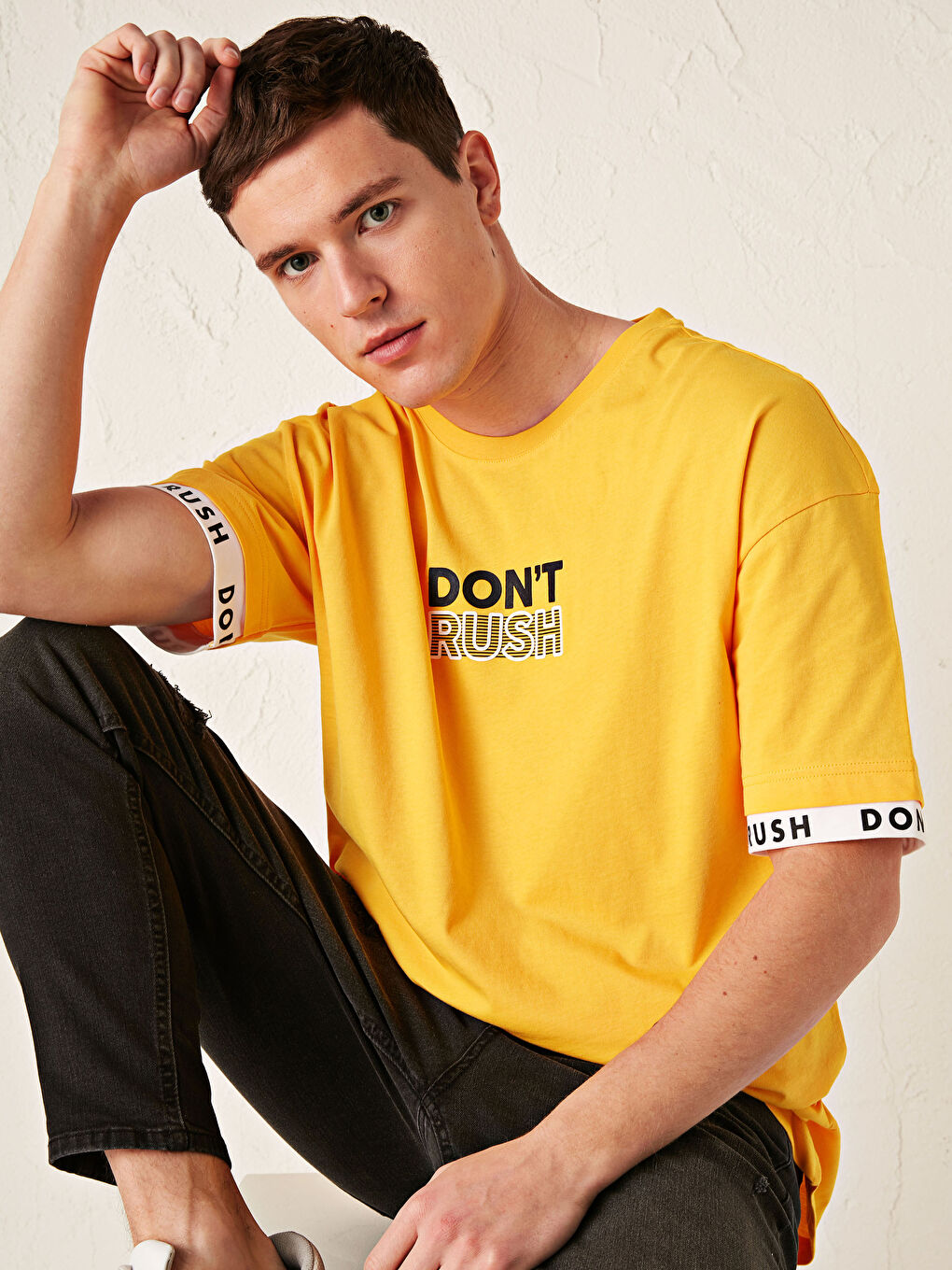 Sarı Oversize Bisiklet Yaka Baskılı Penye Tişört-1