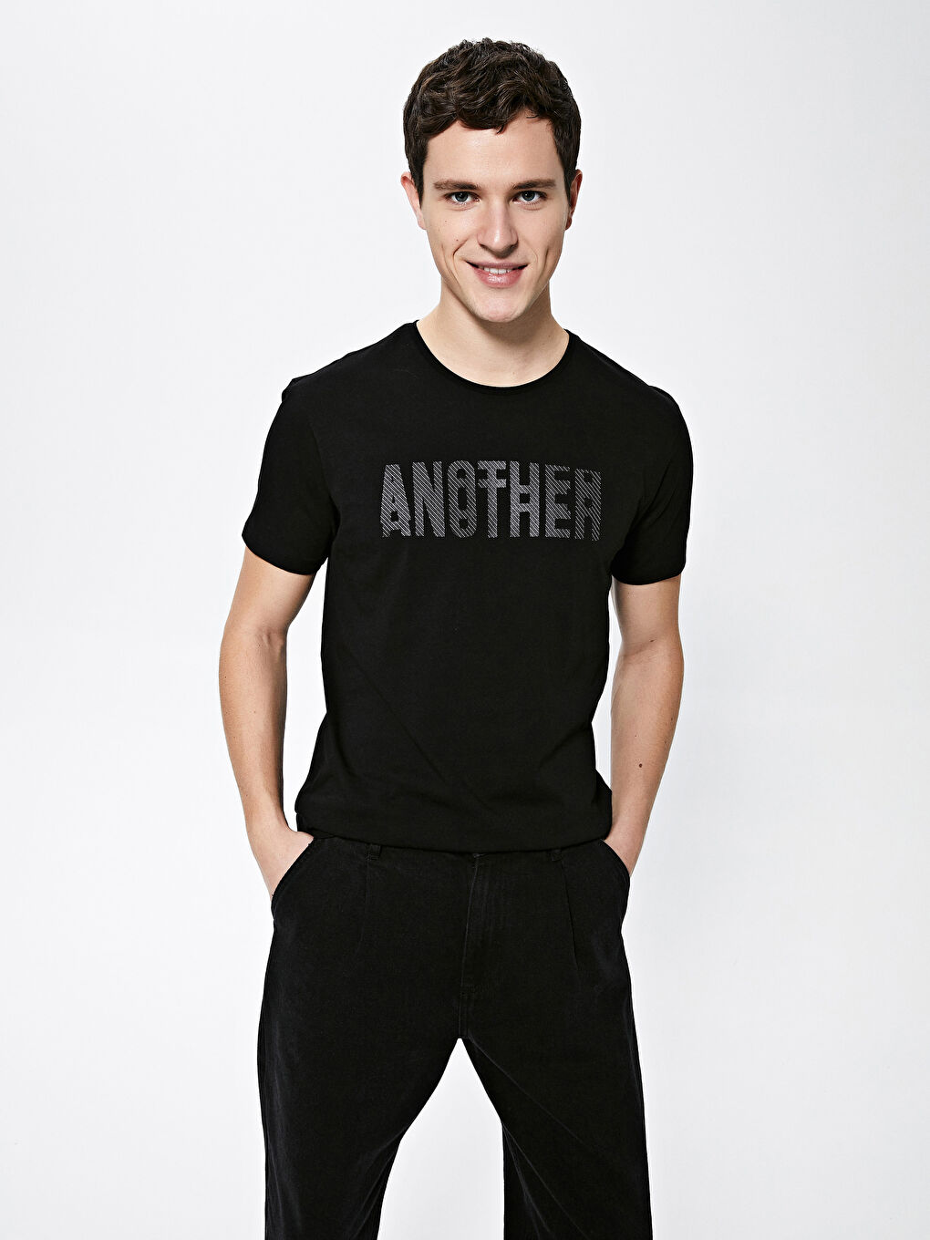 Siyah Bisiklet Yaka Kısa Kollu Baskılı Penye Erkek Tişört
