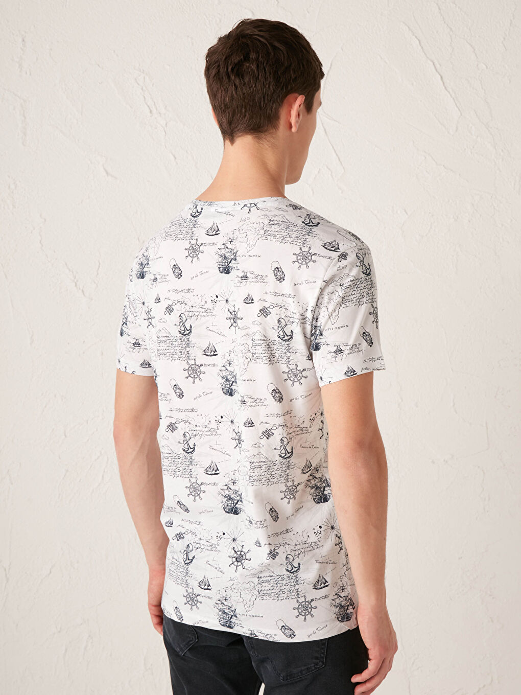 Футболка из чесаного хлопка с круглым вырезом и принтом-4