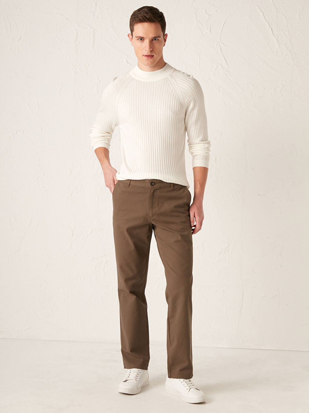 بنطلون تشينو جبردين بقصة مريحة - للرجال-1