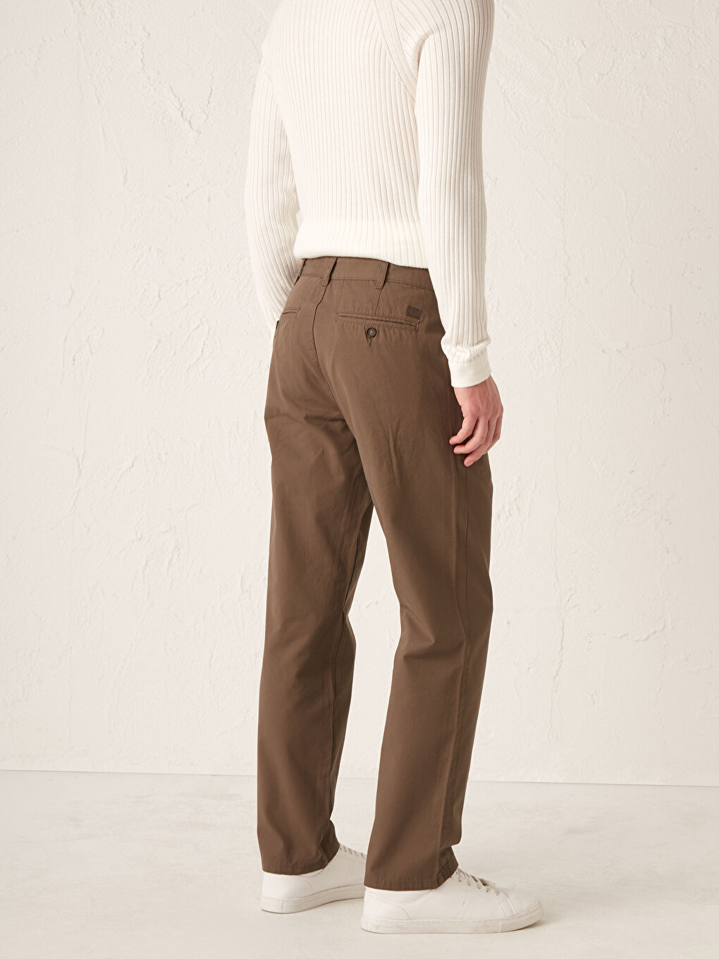 بنطلون تشينو جبردين بقصة مريحة - للرجال-4