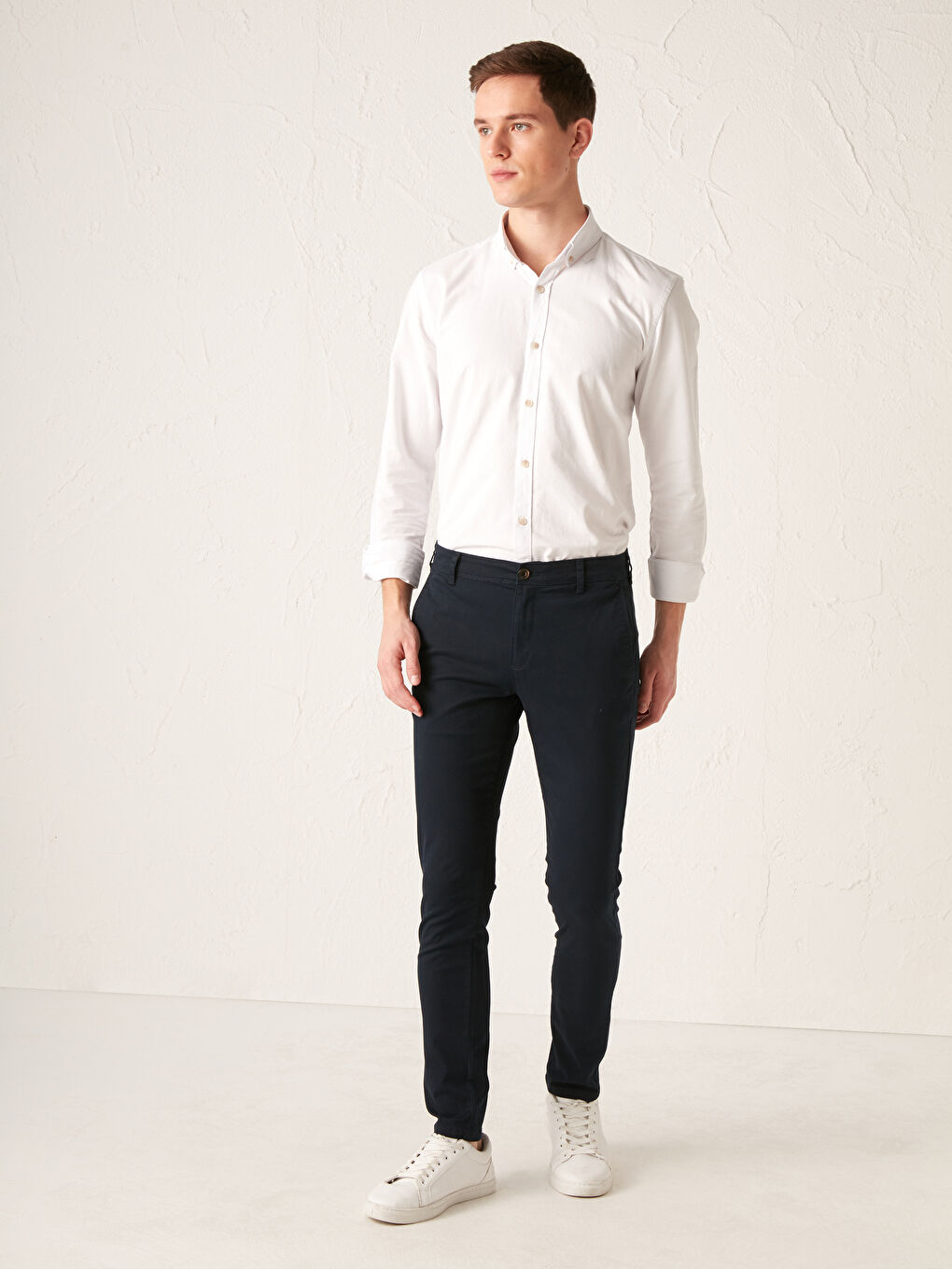 Extra slim kroj chino pantalone od gabardina -S13083Z8-KN7