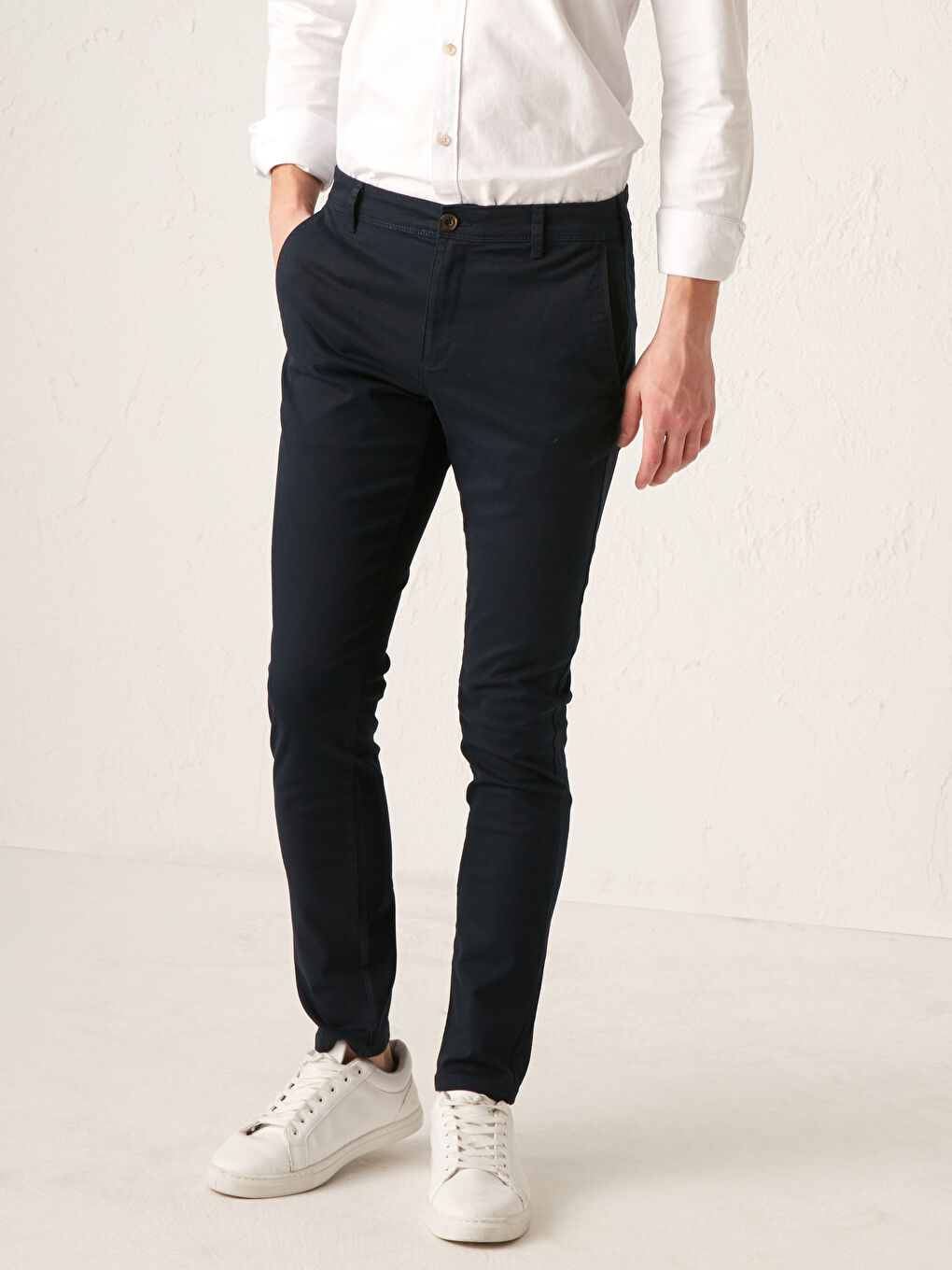Extra slim kroj chino pantalone od gabardina -S13083Z8-KN7