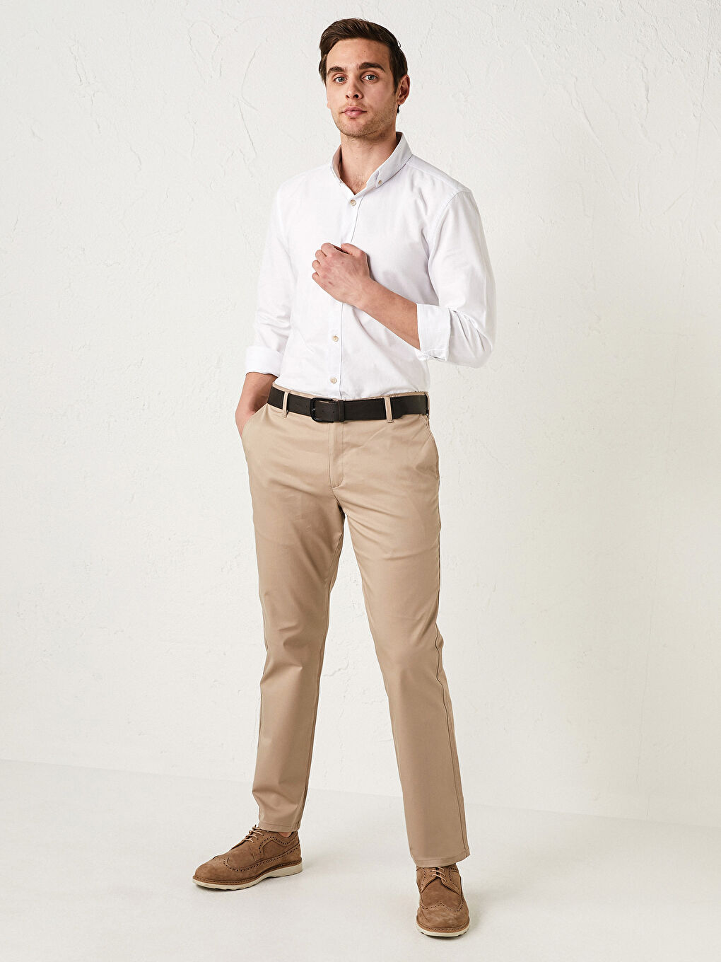 Muške pantalone standardnog kroja od gabardena -S13116Z8-LWN