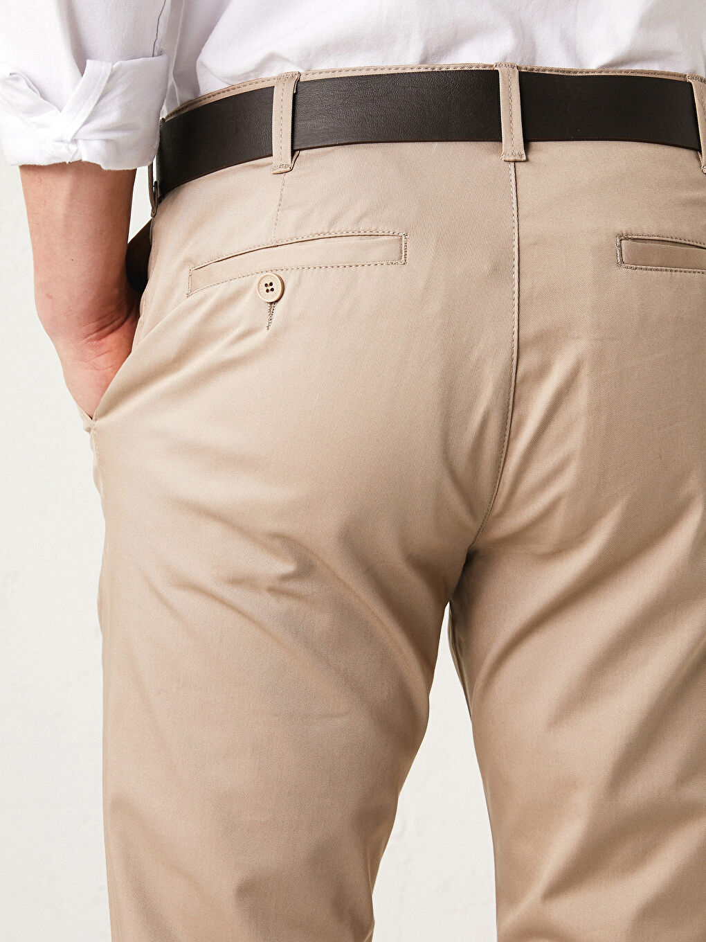 Muške pantalone standardnog kroja od gabardena -S13116Z8-LWN