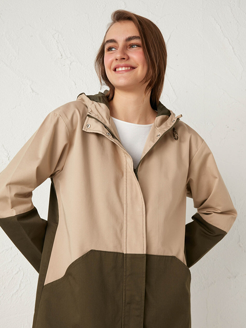 معطف نسائي نحيف بأكمام طويلة وكتلة ألوان مع غطاء رأس-2