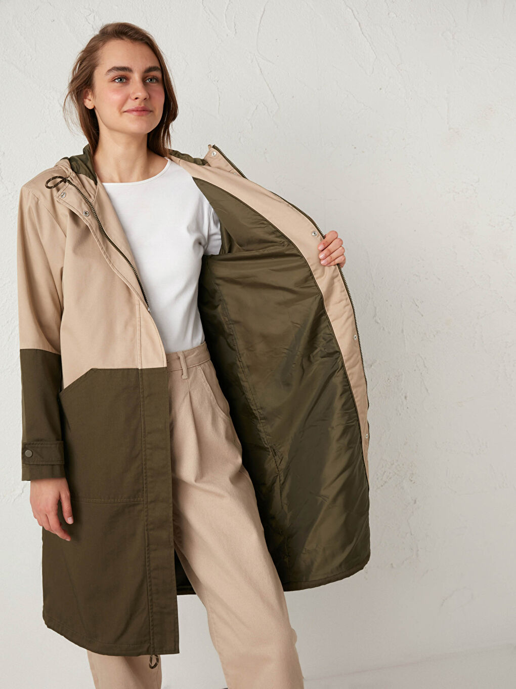 معطف نسائي نحيف بأكمام طويلة وكتلة ألوان مع غطاء رأس-3