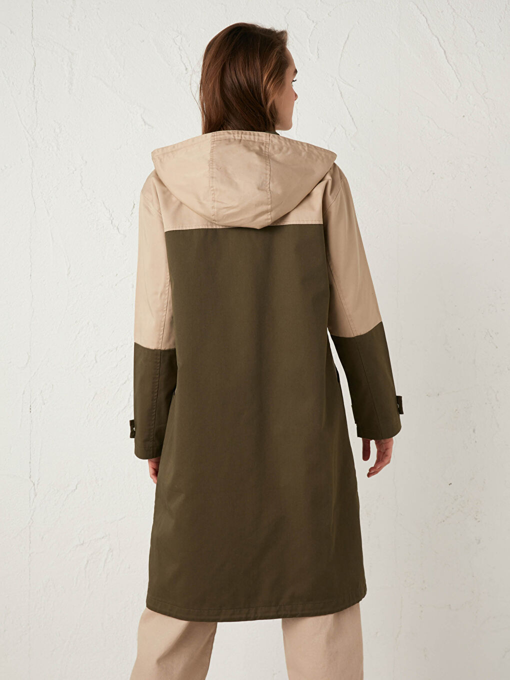 معطف نسائي نحيف بأكمام طويلة وكتلة ألوان مع غطاء رأس-5