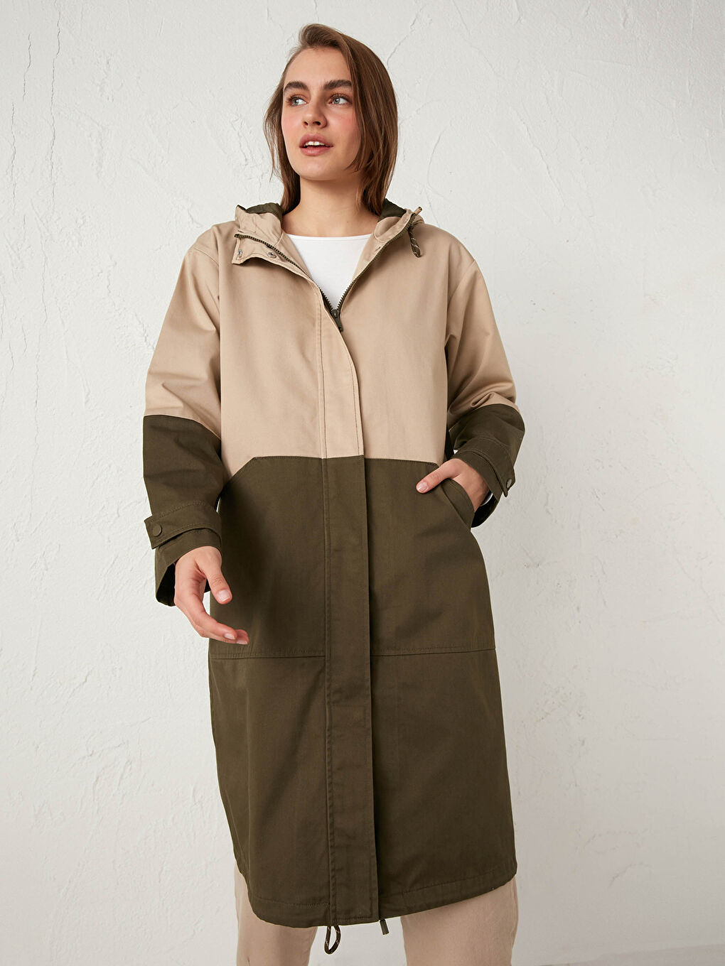 معطف نسائي نحيف بأكمام طويلة وكتلة ألوان مع غطاء رأس-1