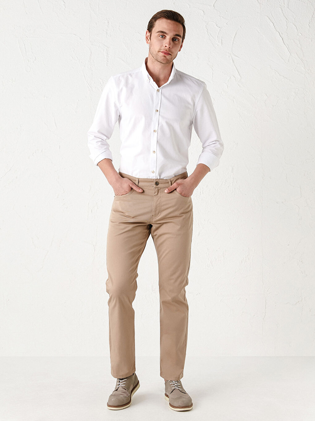 بنطلون تشينو بقماش جباردين بقصة عادية - للرجال-1