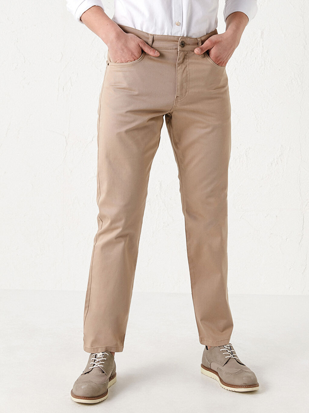 بنطلون تشينو بقماش جباردين بقصة عادية - للرجال-2