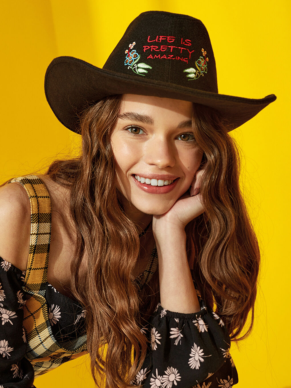 Женская вышитая фетровая шляпа-1