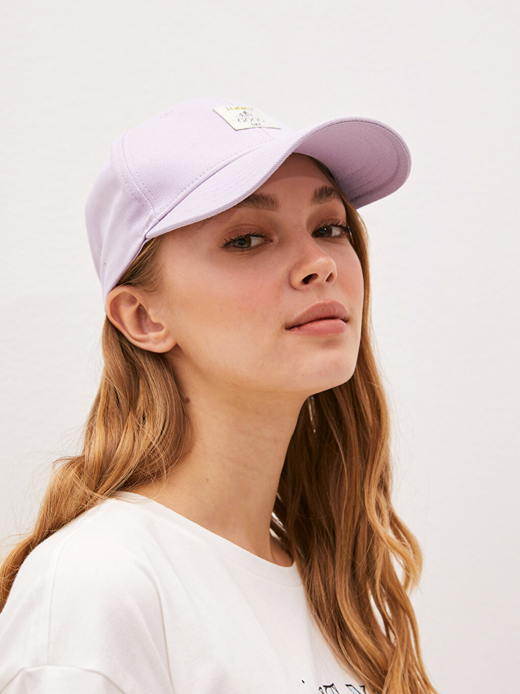 قبعة مطبوع عليها شعار للسيدات-1