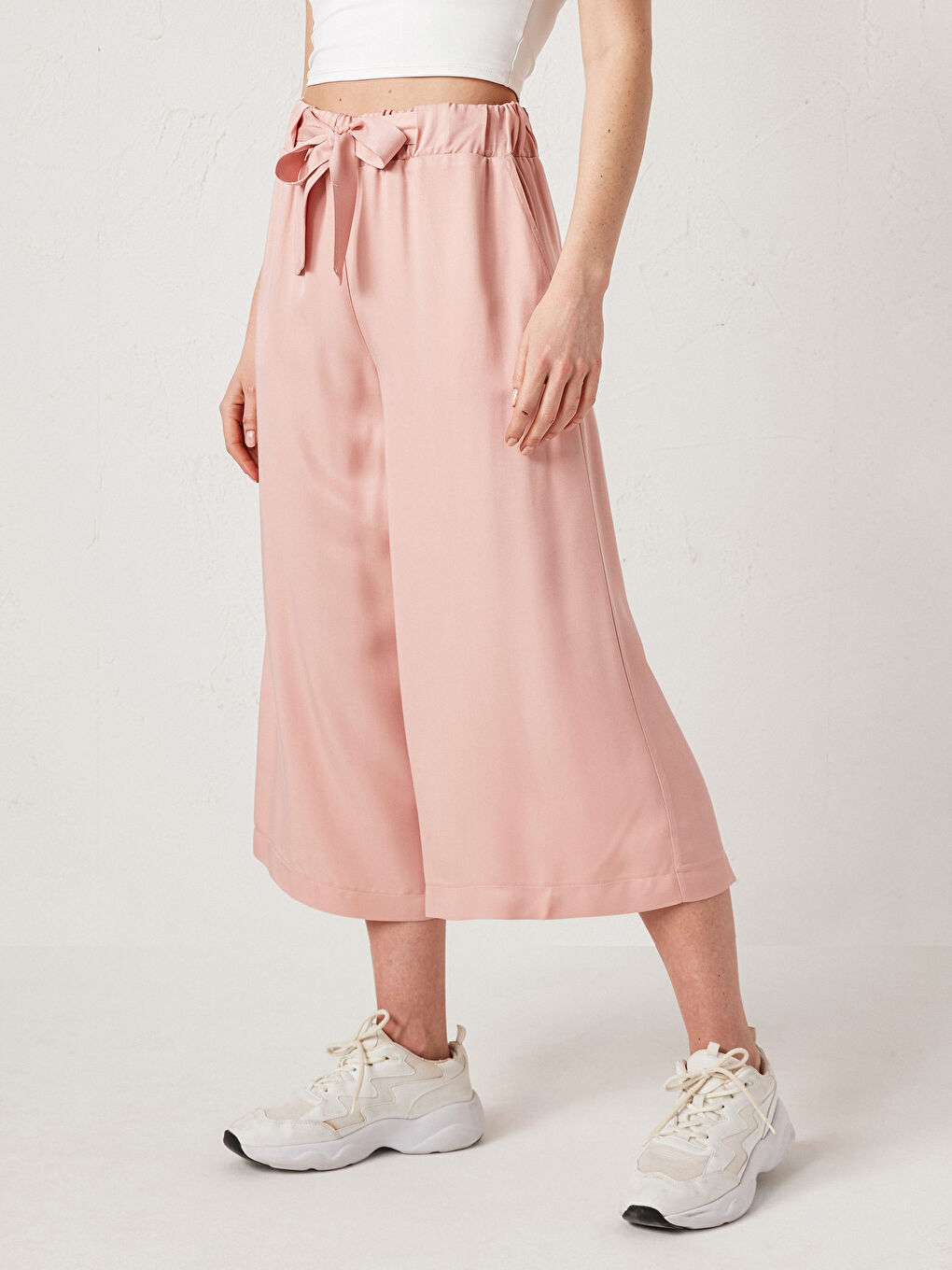 Pantaloni Capri Dama Vâscoză cu Talie Elastică și Detalii Legate-3