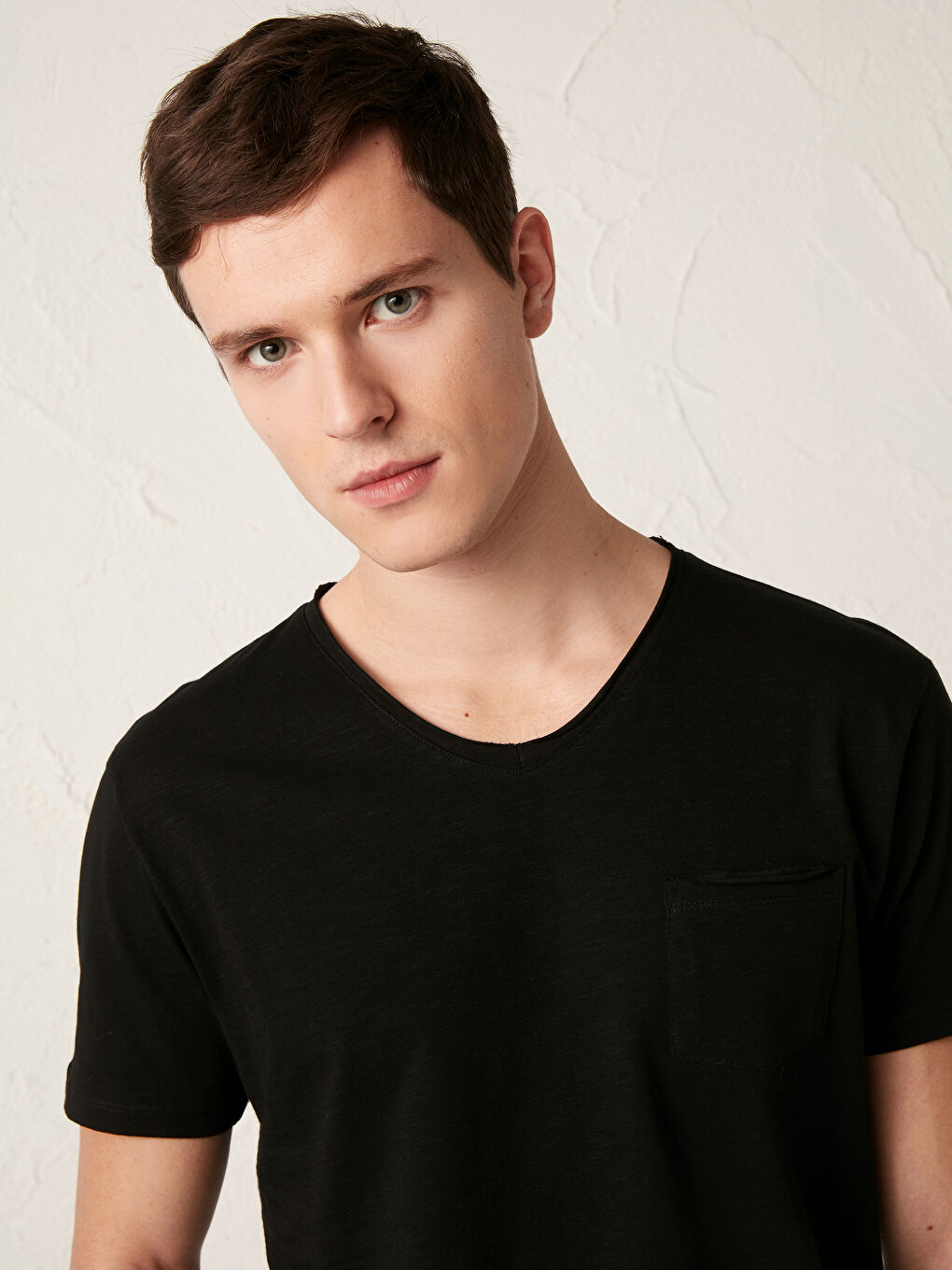 Ерлерге арналған v жағалы қысқа жеңді негізгі мақта футболка-1