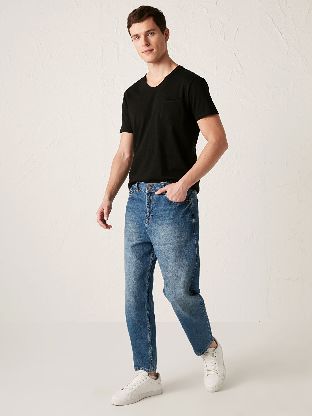 Ерлерге арналған v жағалы қысқа жеңді негізгі мақта футболка-2