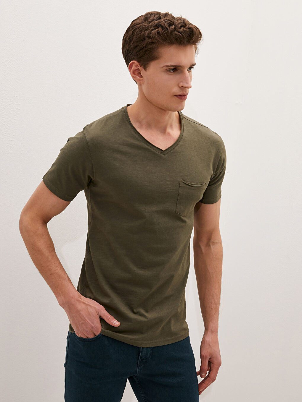 Haki V Yaka Kısa Kollu Basic Pamuklu Erkek Tişört-1