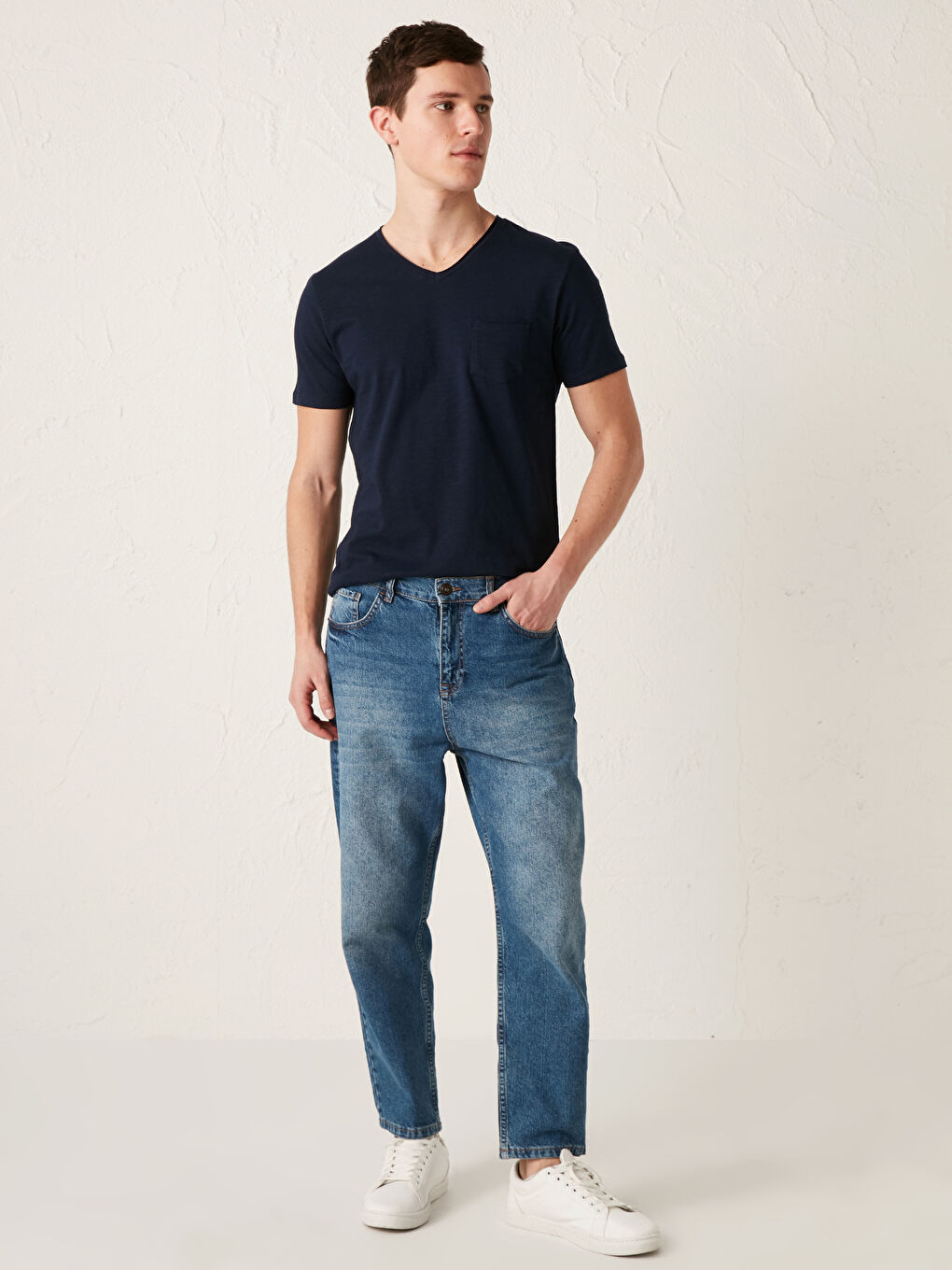 Lacivert V Yaka Kısa Kollu Basic Pamuklu Erkek Tişört-2