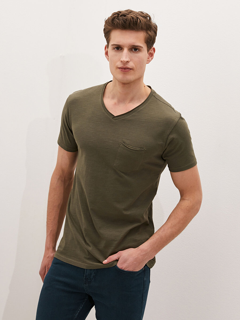 Haki V Yaka Kısa Kollu Basic Pamuklu Erkek Tişört-4