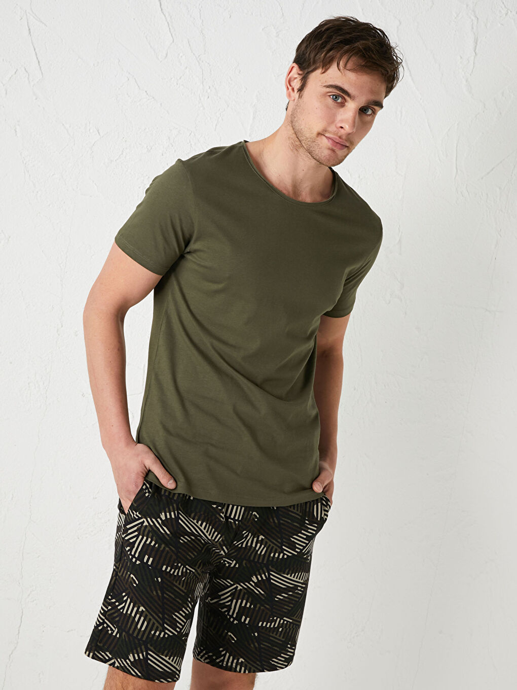 Haki Bisiklet Yaka Kısa Kollu Basic Penye Erkek Tişört-3