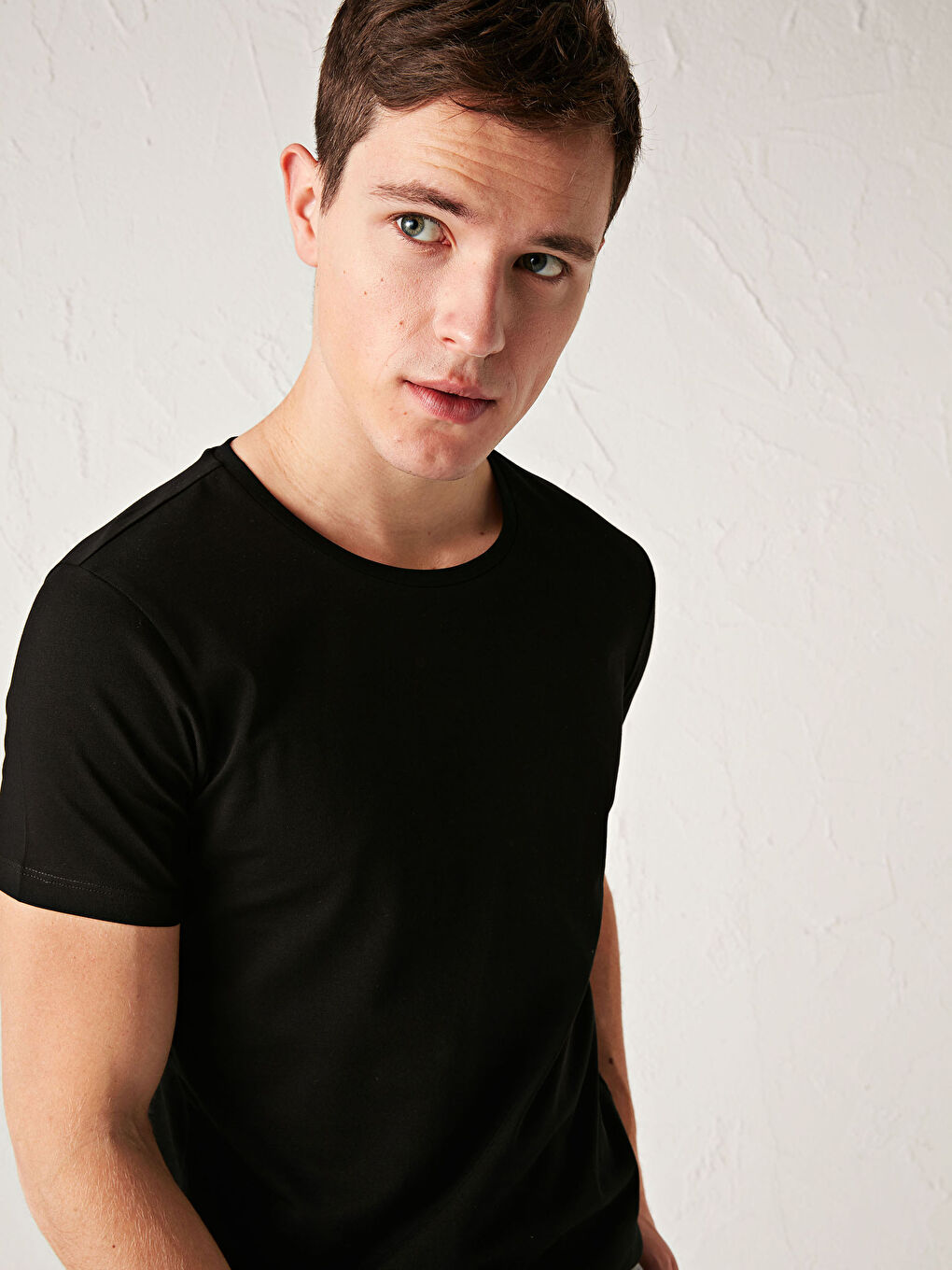 Siyah Bisiklet Yaka Basic Penye Tişört