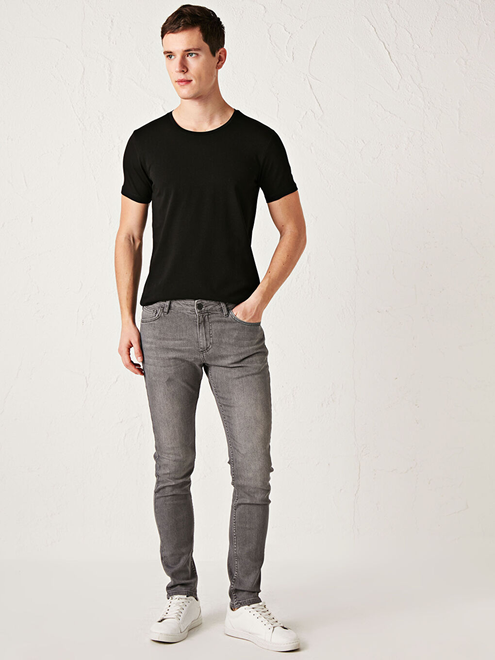 Siyah Bisiklet Yaka Basic Penye Tişört-2