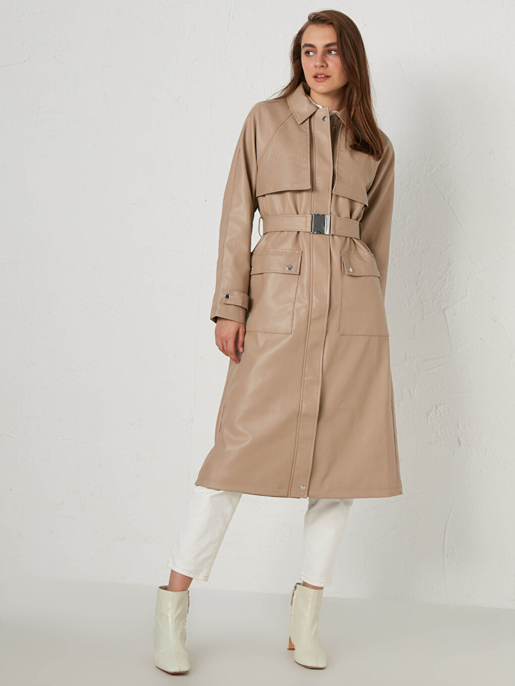 Bej Deri Görünümlü Kemerli Trençkot