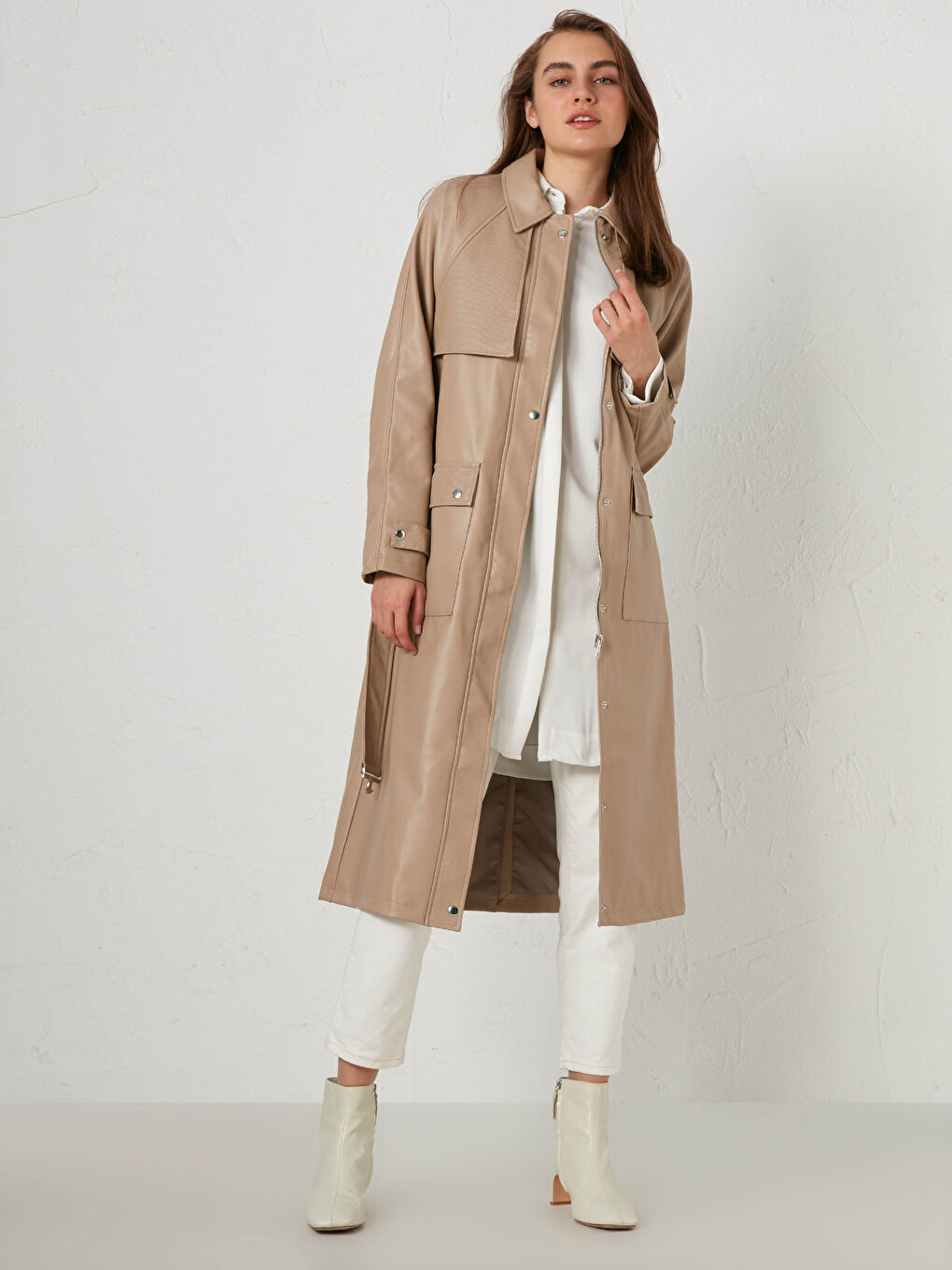 Bej Deri Görünümlü Kemerli Trençkot-1