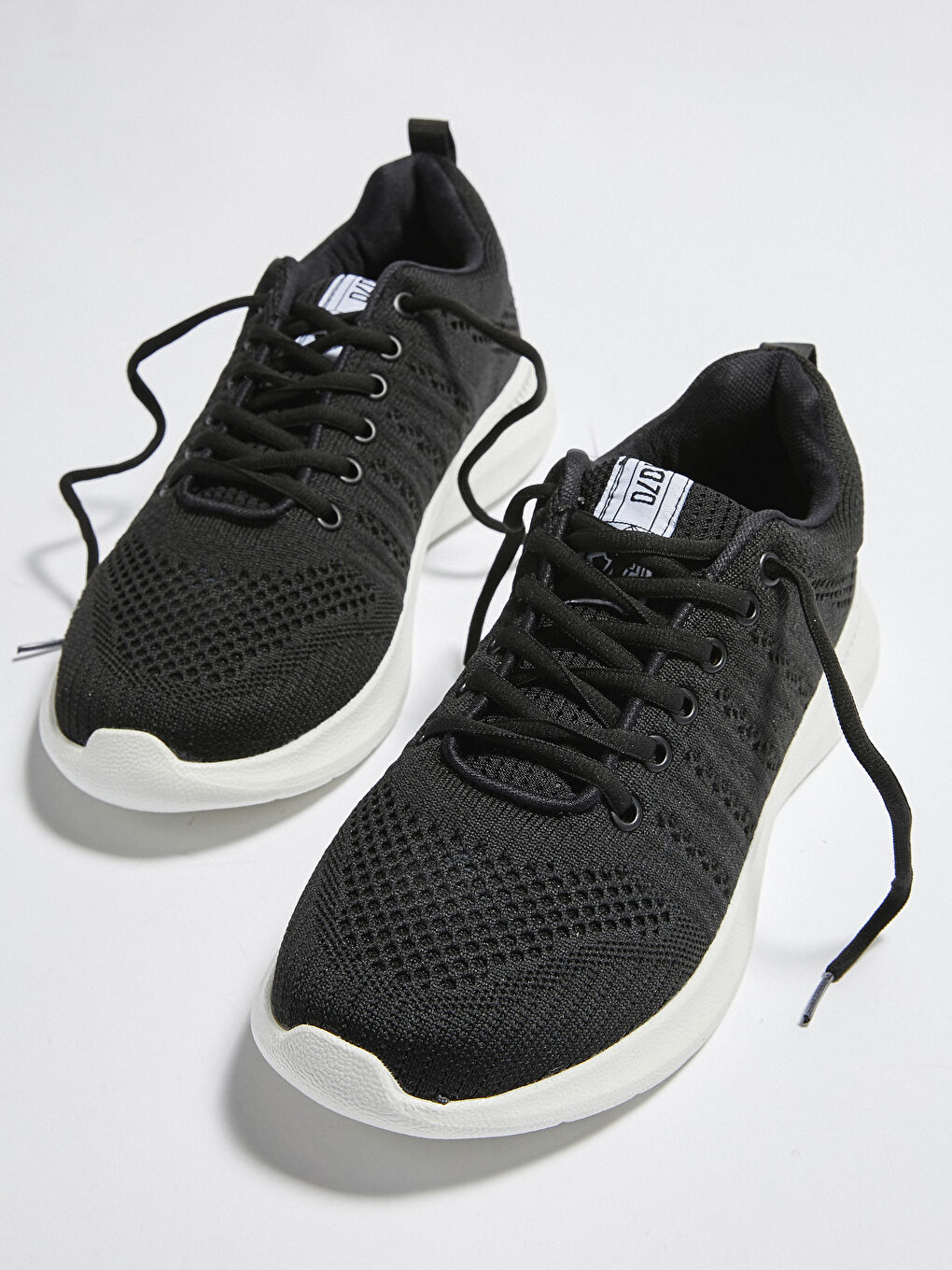 سنيكرز رياضي بأربطة للرجال-1