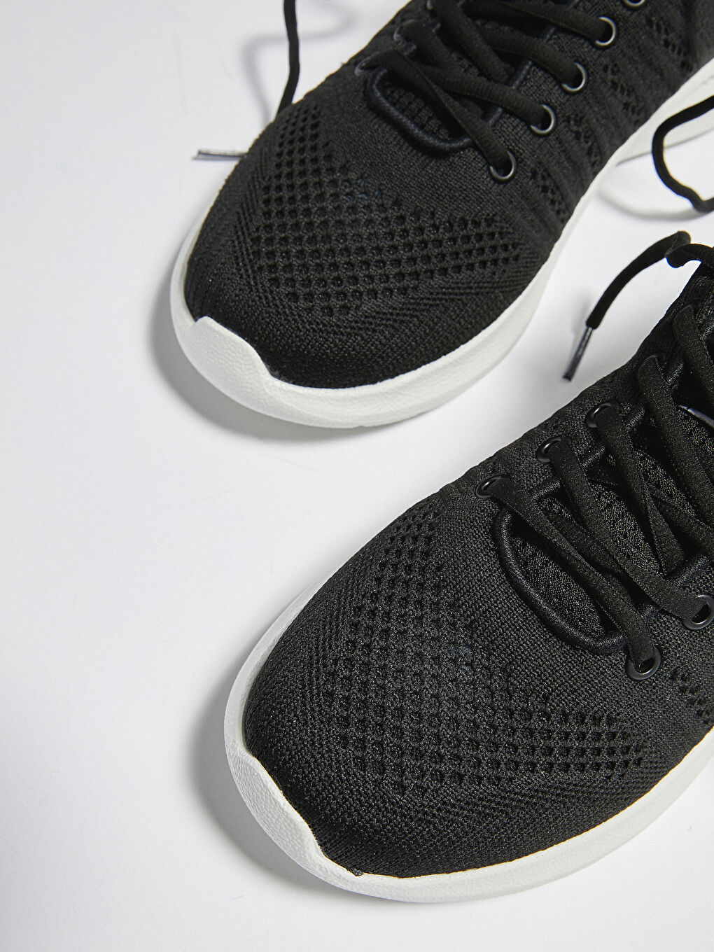 سنيكرز رياضي بأربطة للرجال-2