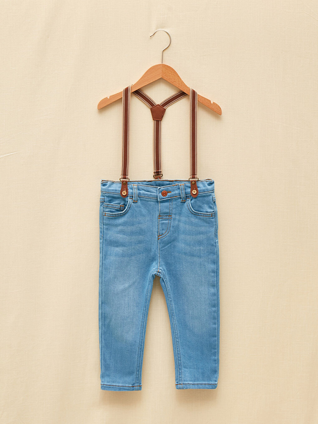 جينز وأحزمة للأولاد الرضع