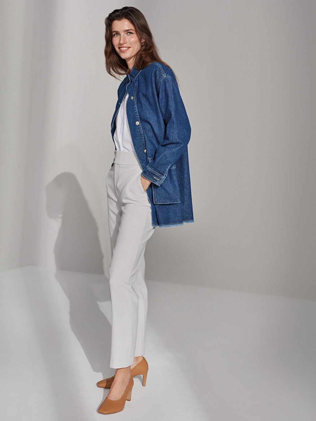 Gri Düğme Kapamalı Cep Detaylı Kadın Pantolon