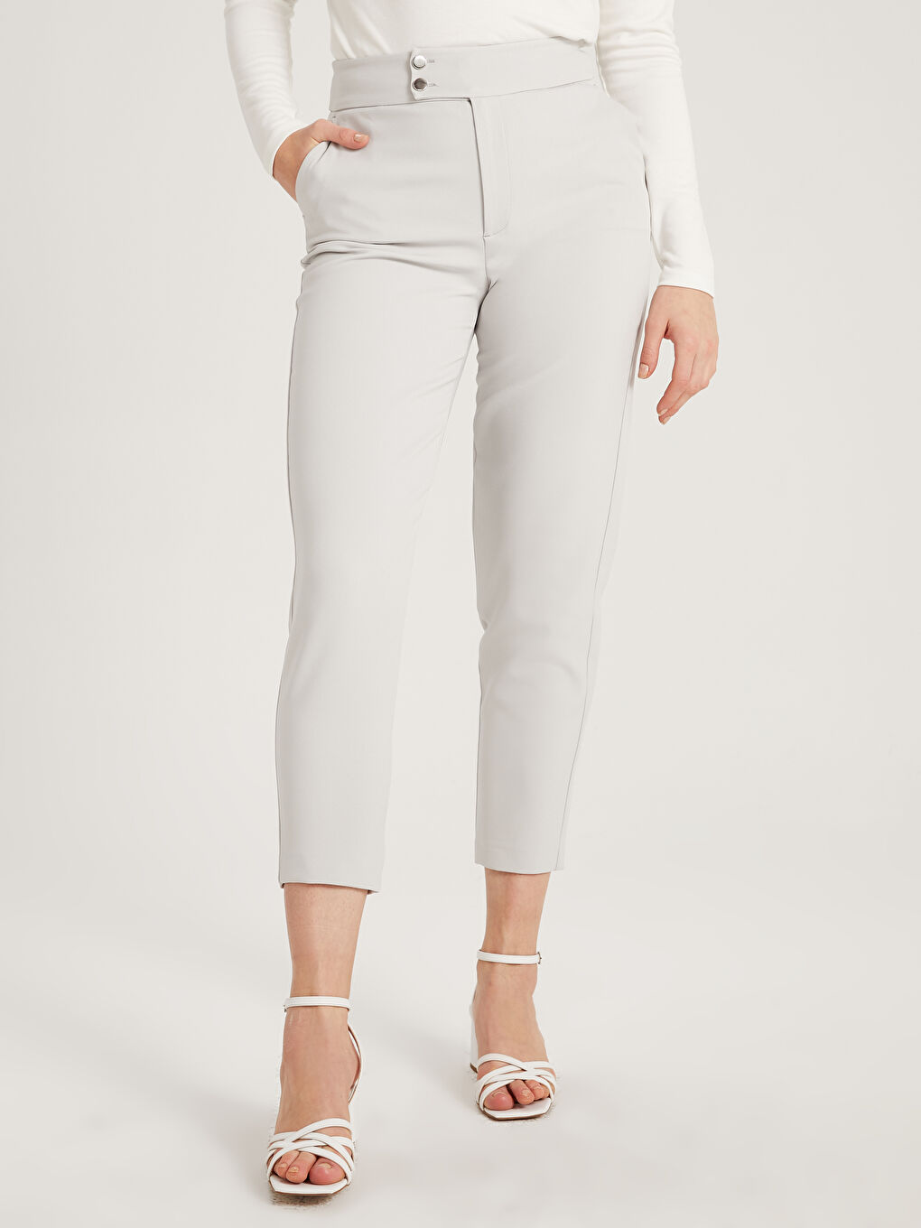 Gri Düğme Kapamalı Cep Detaylı Kadın Pantolon-3