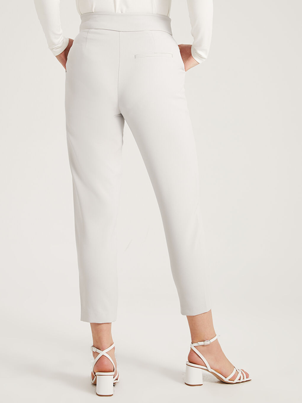 Gri Düğme Kapamalı Cep Detaylı Kadın Pantolon-4