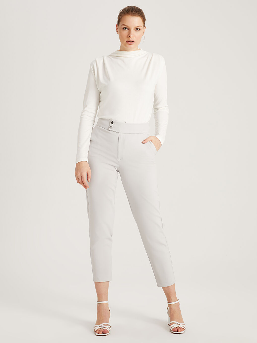 Gri Düğme Kapamalı Cep Detaylı Kadın Pantolon-5