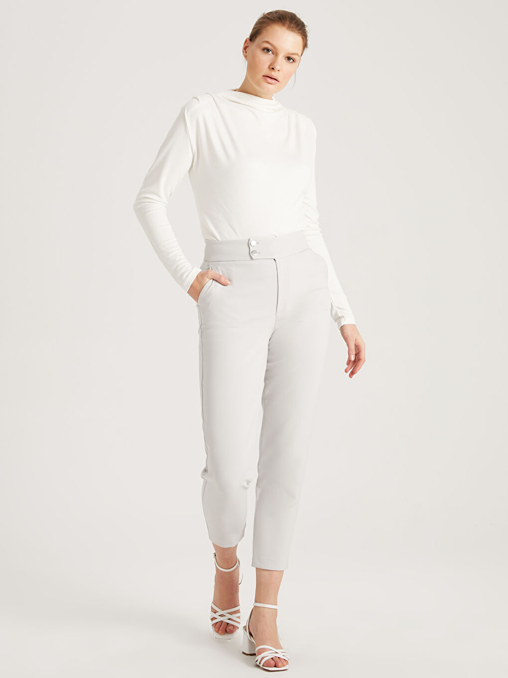 Gri Düğme Kapamalı Cep Detaylı Kadın Pantolon-1