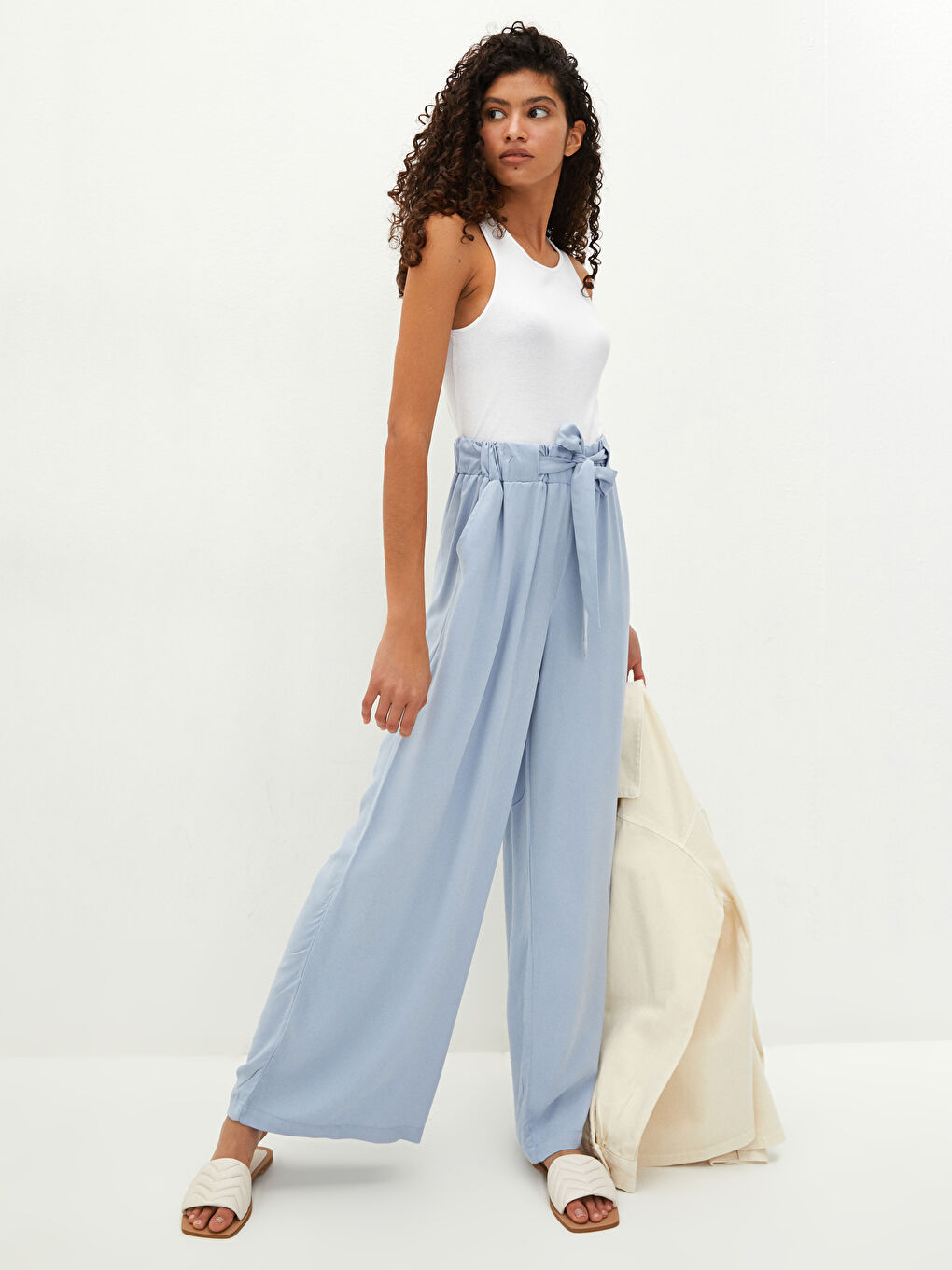 Viskose Damenhose mit elastischer Taille und Bindedetail