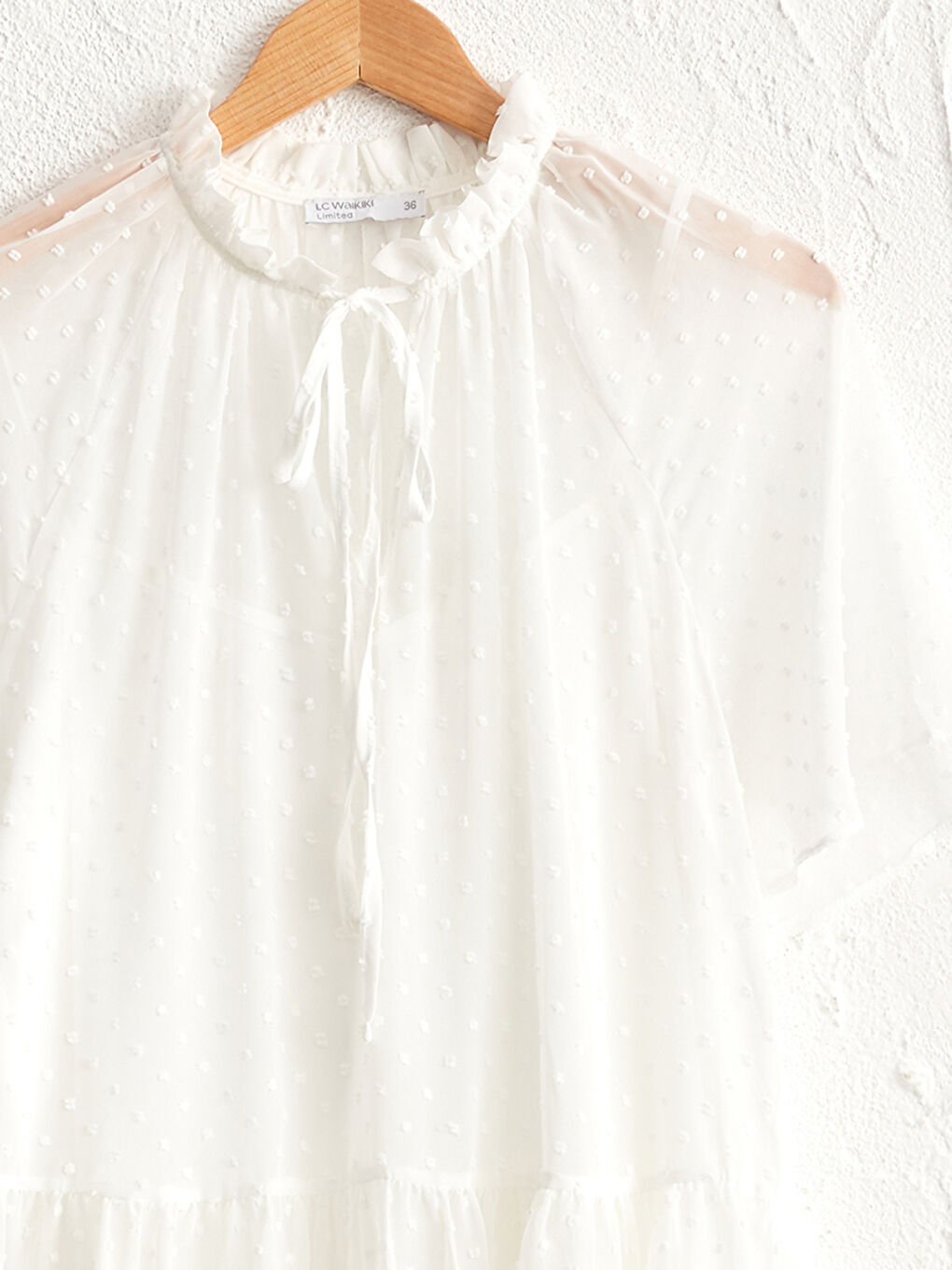 Ekru Dokulu Şifon Kumaştan Fırfır Detaylı Elbise-7