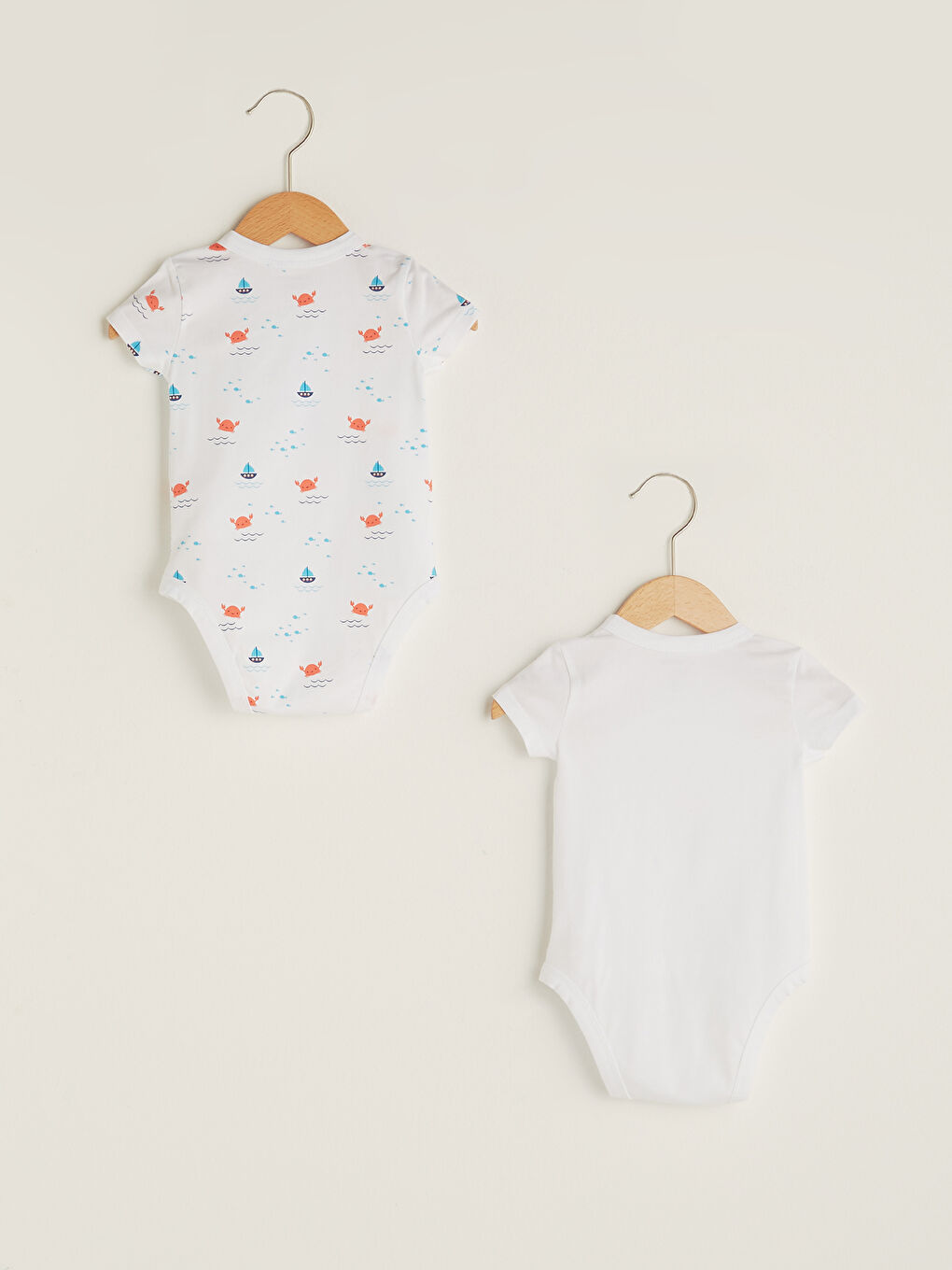 Beyaz Zarf Yaka Kısa Kollu Baskılı Pamuklu Erkek Bebek Çıtçıtlı Body 2'li-1