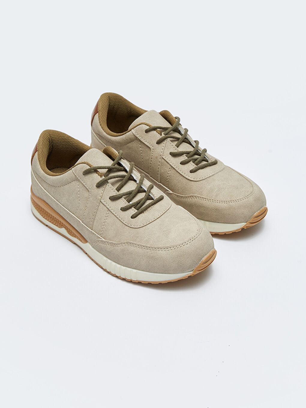 ولادي حذاء رياضي برباط