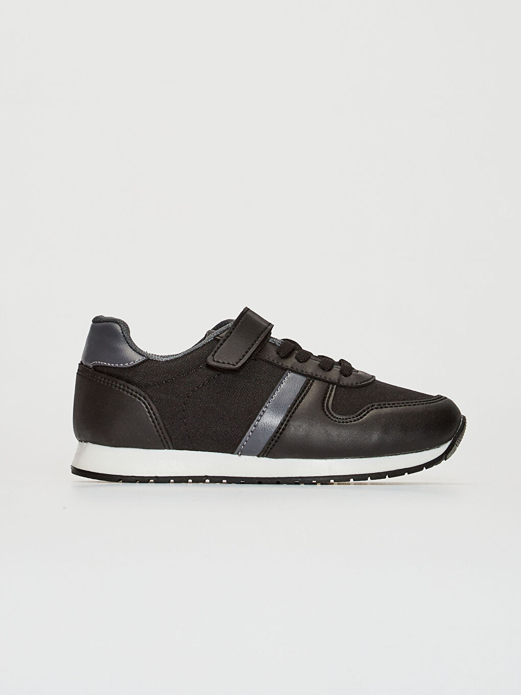 ولادي حذاء رياضي برباط-1