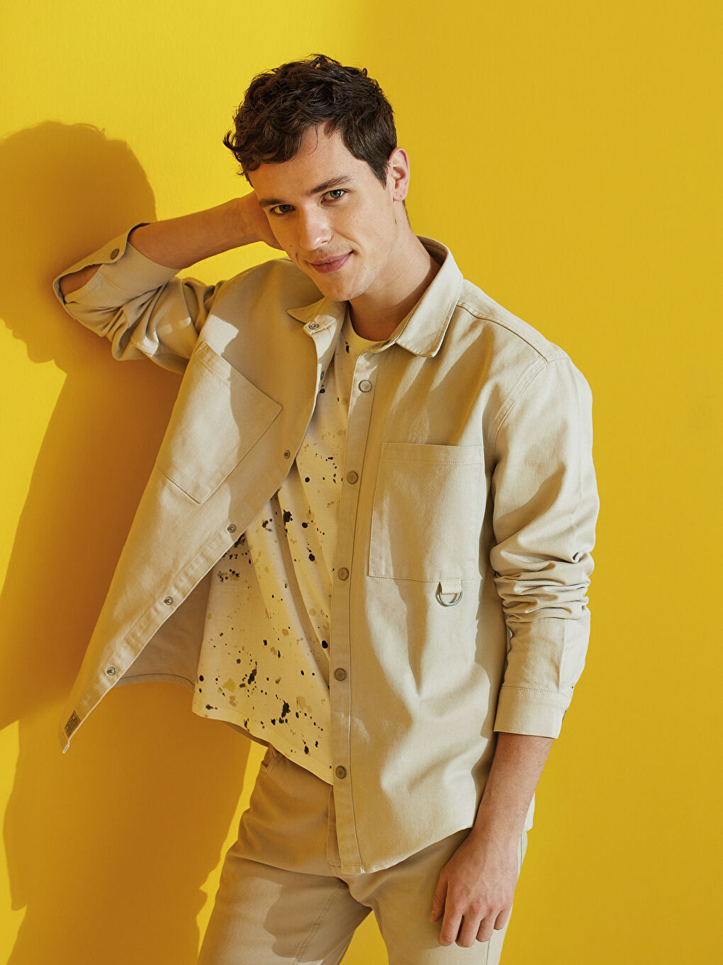 سترة جينز بقصة عادية